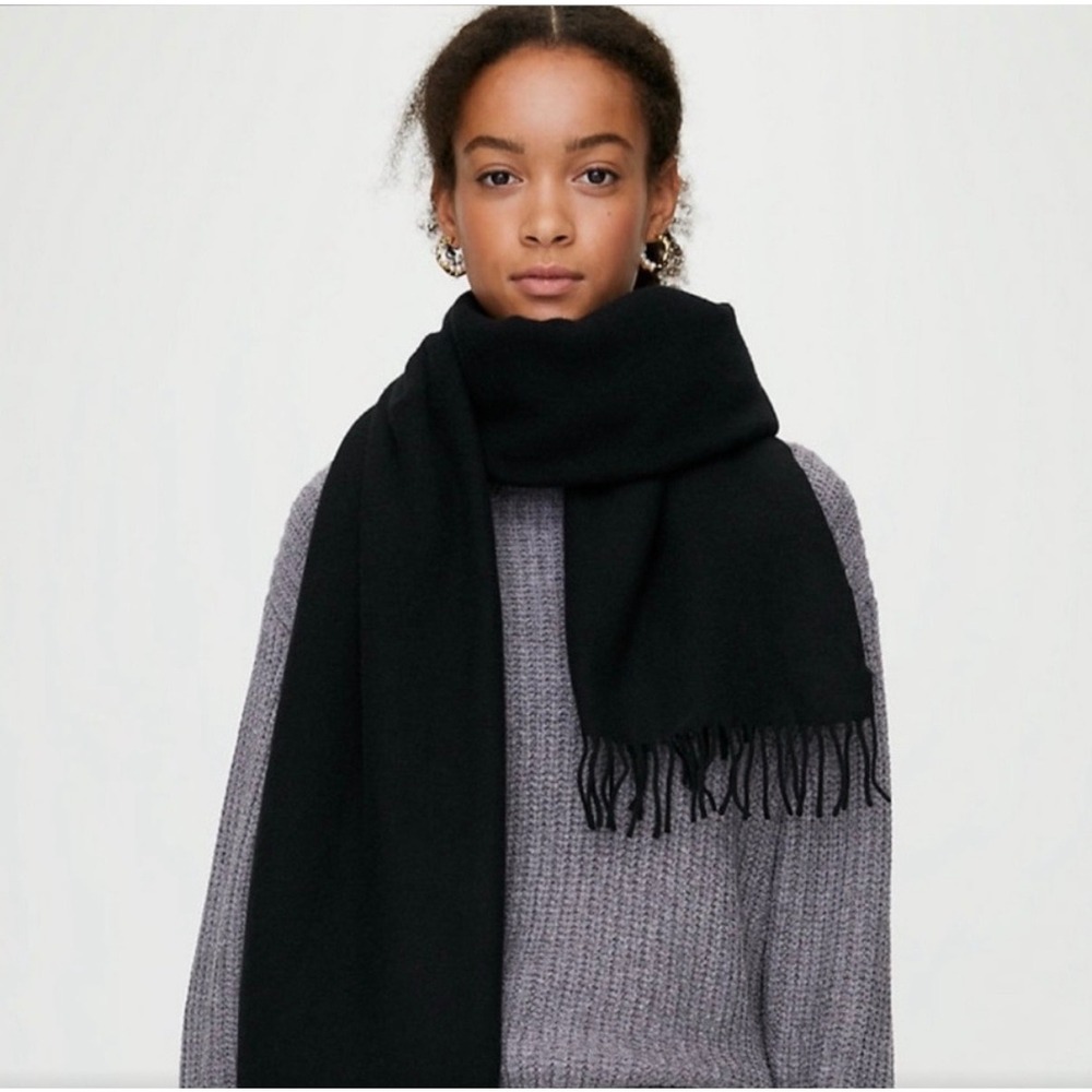 Wilfred Aritzia The Classic Wool Scarf Black Oversized Fringe Trim Wrap OS